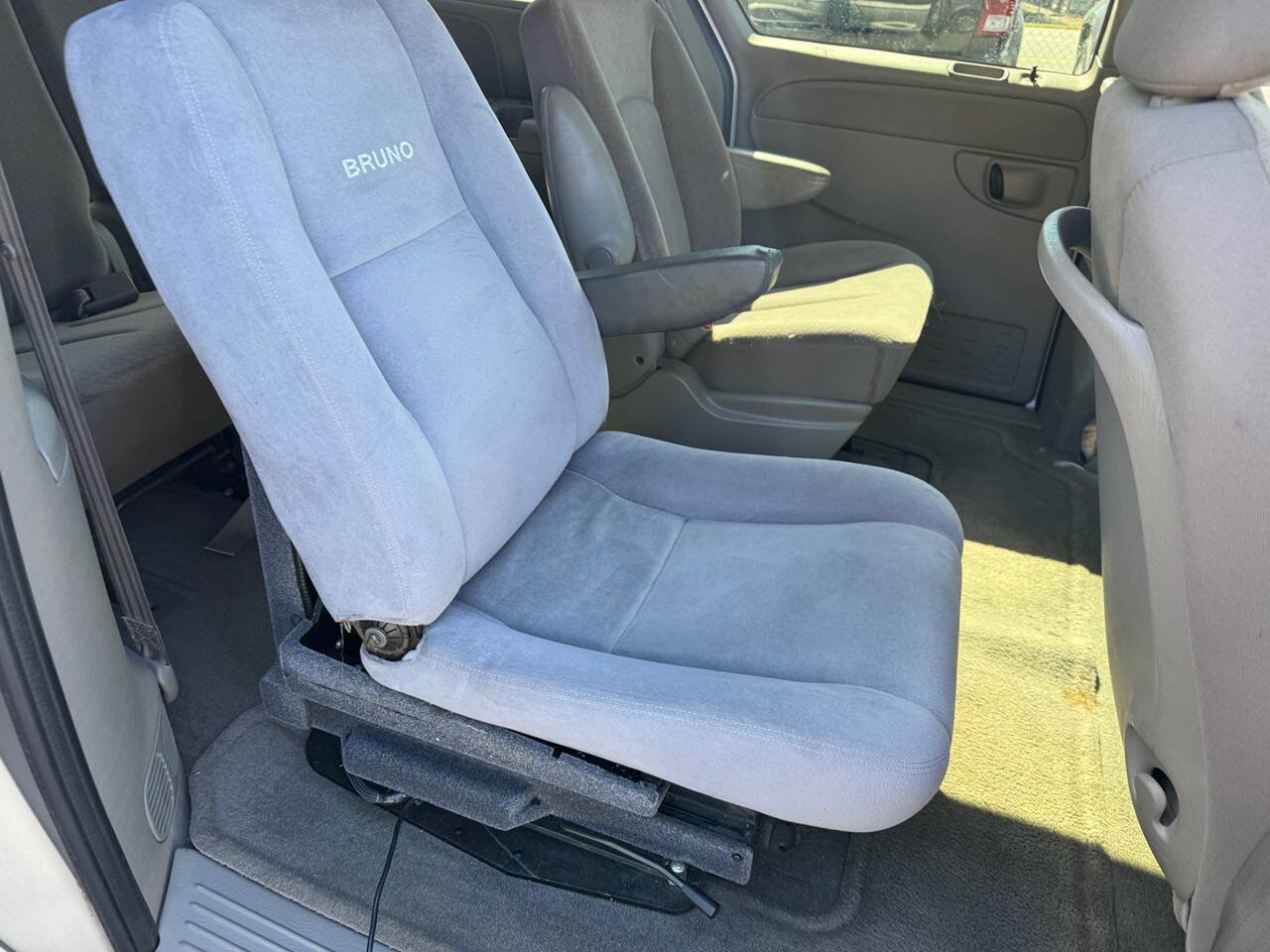 Used 2002 Chrysler Town & Country eL FWD image 27
