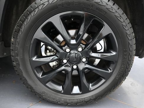 Used 2022 Jeep Grand Cherokee Laredo X AWD/4WD image 35