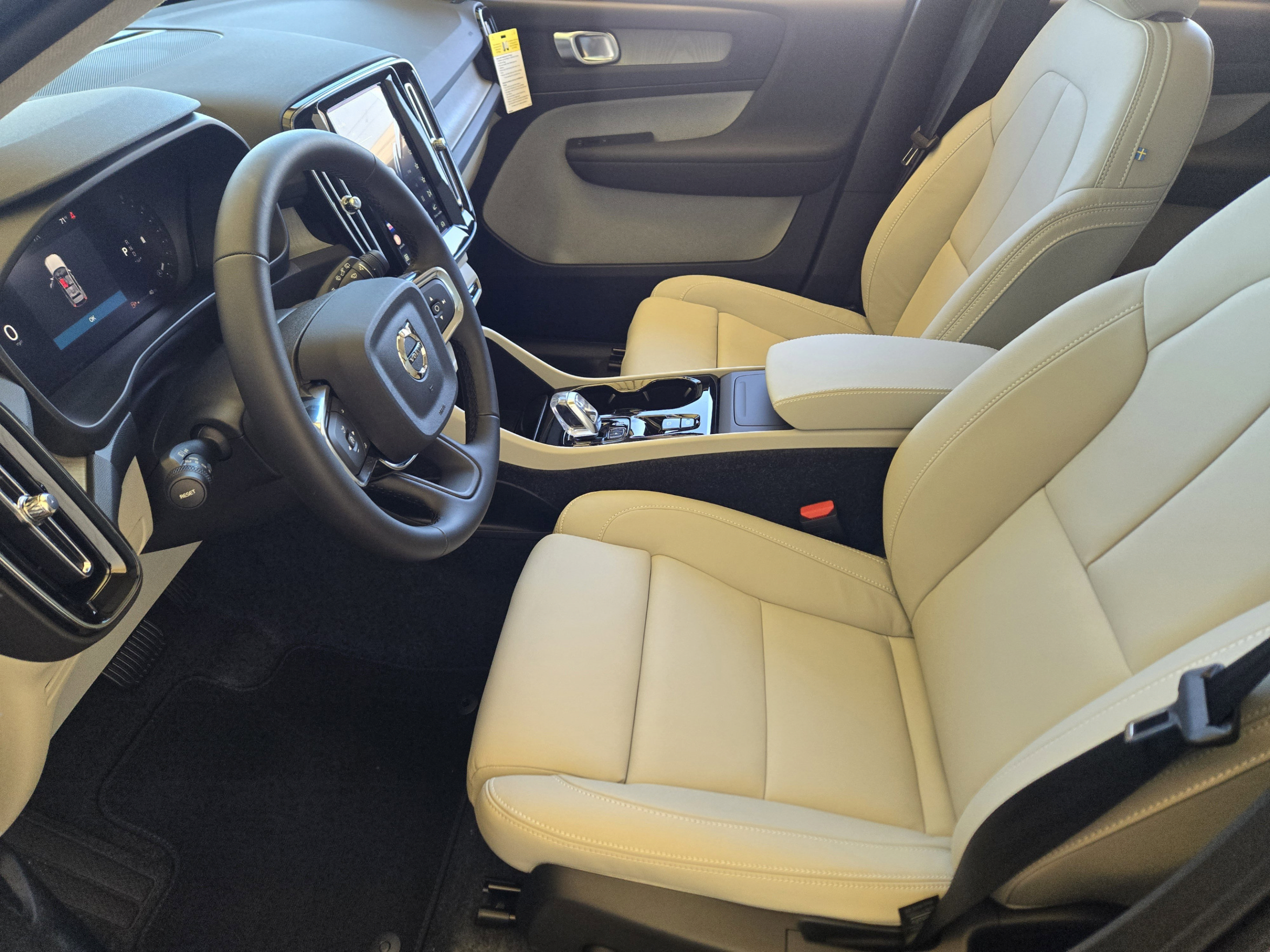 Used 2026 Volvo XC40 B5 Plus w/ Protection Package Premier AWD/4WD image 17