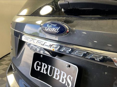 Used 2016 Ford Explorer XLT w/ Equipment Group 202A FWD image 36