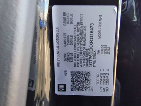 Used 2024 GMC Canyon AT4 w/ Technology Package image 30