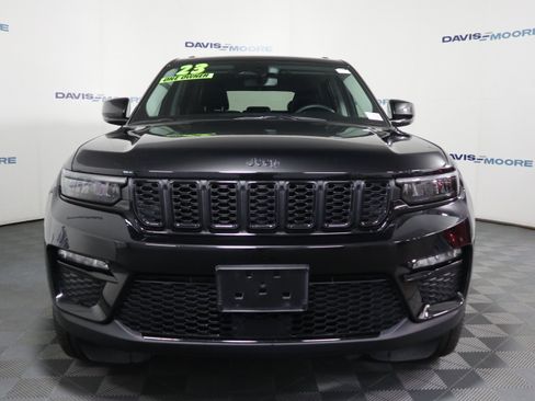Used 2023 Jeep Grand Cherokee Limited w/ Black Appearance Package AWD/4WD image 12