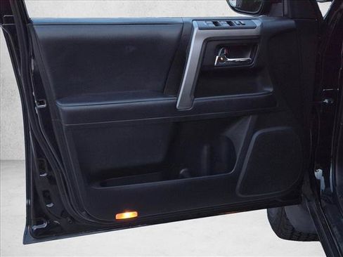 Used 2017 Toyota 4Runner SR5 RWD image 8