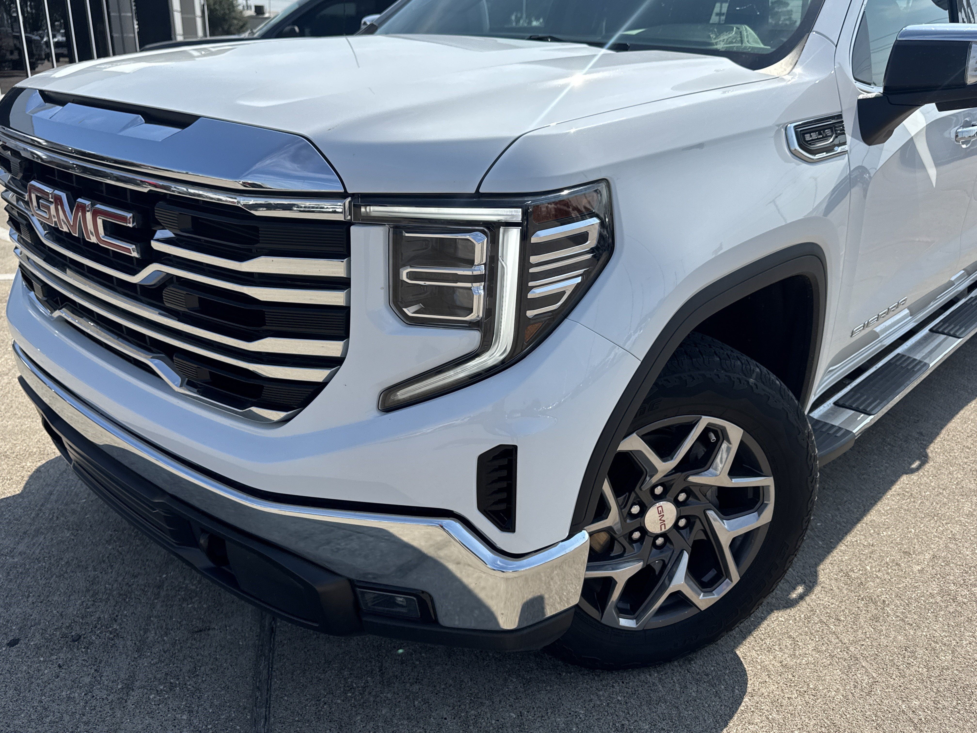 Used 2023 GMC Sierra 1500 SLT w/ SLT Premium Package AWD/4WD image 2
