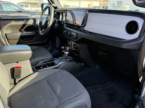 Used 2024 Jeep Wrangler Unlimited w/ Convenience Group AWD/4WD image 13