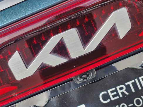 Certified 2024 Kia Carnival SX image 9