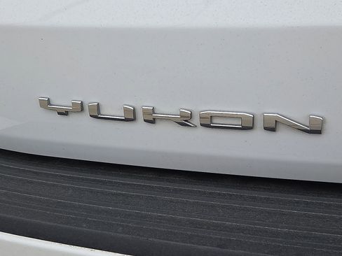 Used 2025 GMC Yukon Denali image 9