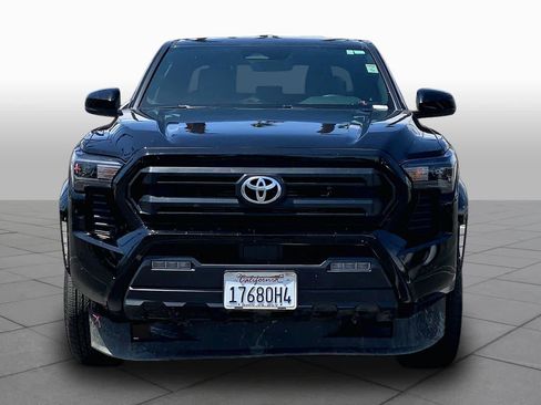 Used 2025 Toyota Tacoma SR5 AWD/4WD image 3