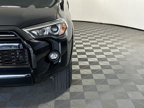 Used 2023 Toyota 4Runner SR5 Premium w/ Moonroof Package RWD image 9