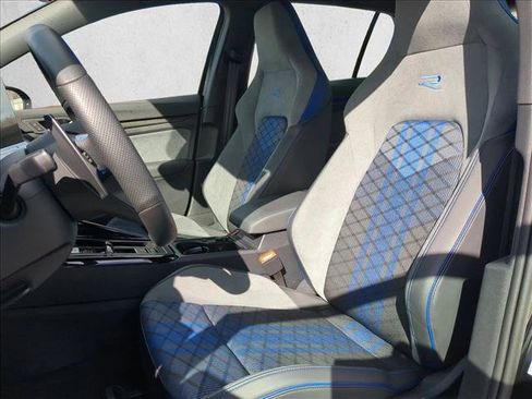 Used 2025 Volkswagen Golf R Black Edition image 21