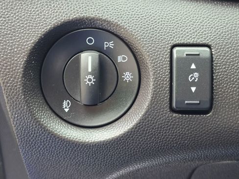 Used 2015 Ford Fiesta Titanium FWD image 25
