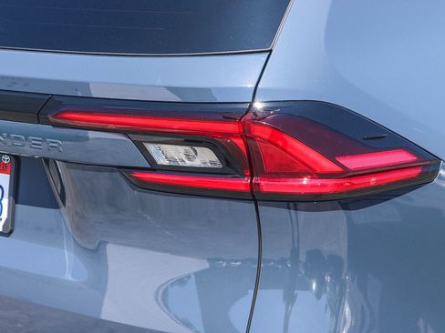 Certified 2025 Toyota Grand Highlander FWD image 10