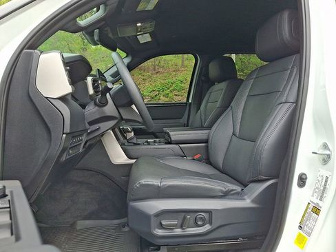 Used 2025 Toyota Tundra Limited AWD/4WD image 13