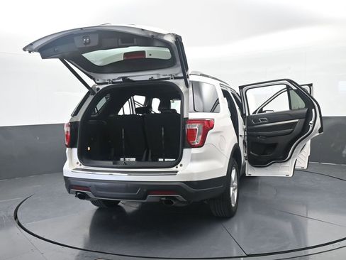 Used 2018 Ford Explorer XLT w/ Equipment Group 202A FWD image 77