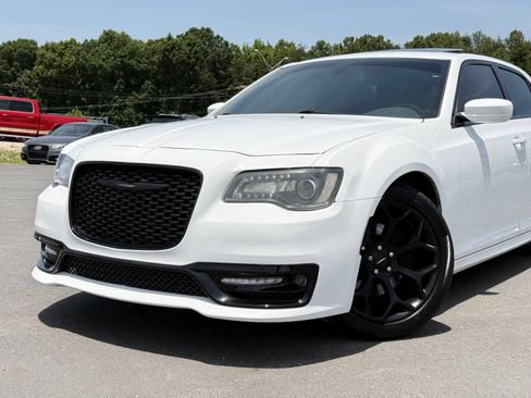 Used 2019 Chrysler 300 S w/ S Model Appearance Package RWD image 2