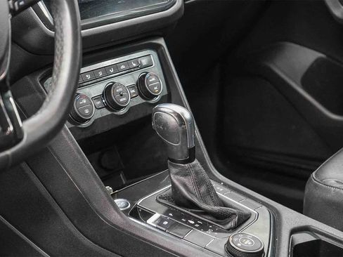 Used 2020 Volkswagen Tiguan SE image 23