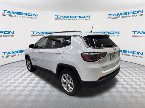 Used 2024 Jeep Compass Latitude AWD/4WD image 3
