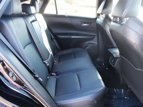 Used 2023 Toyota Venza XLE image 43