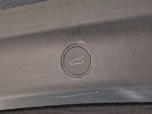 Used 2023 Tesla Model Y Long Range AWD/4WD image 33