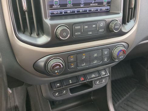 Used 2017 Chevrolet Colorado Z71 w/ Z71 Midnight Edition AWD/4WD image 18