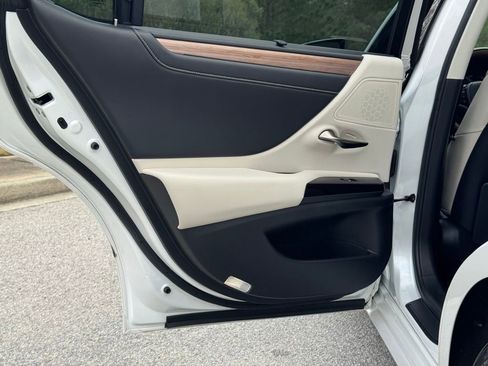 Certified 2023 Lexus ES 300h Ultra Luxury image 25
