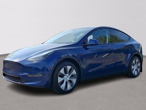 Used 2023 Tesla Model Y Long Range AWD/4WD image 3