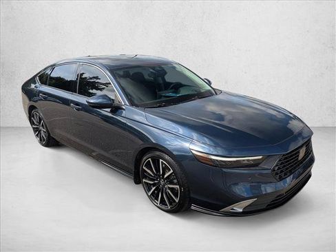 Used 2023 Honda Accord Touring image 3