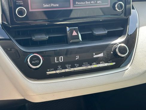 Used 2020 Toyota Corolla LE FWD image 23