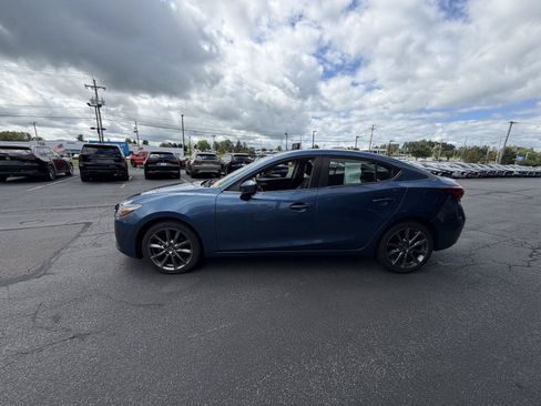 Used 2018 MAZDA MAZDA3 Touring FWD image 5