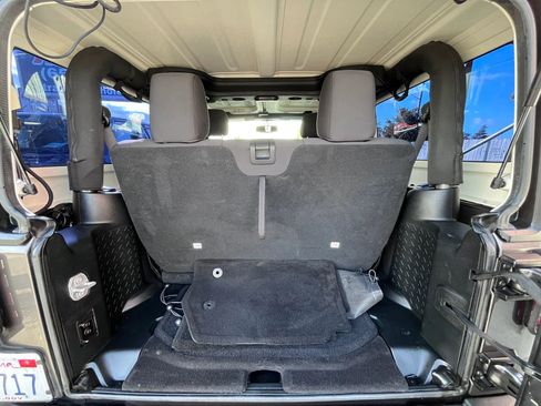 Used 2018 Jeep Wrangler Sport AWD/4WD image 17