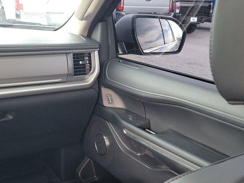 Used 2024 Ford Expedition XLT RWD image 16