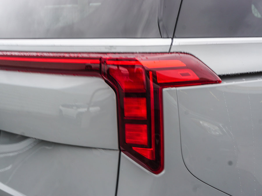 Certified 2025 Kia Carnival EX FWD image 8