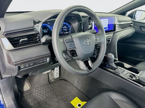 Used 2025 Toyota Camry XSE FWD image 9