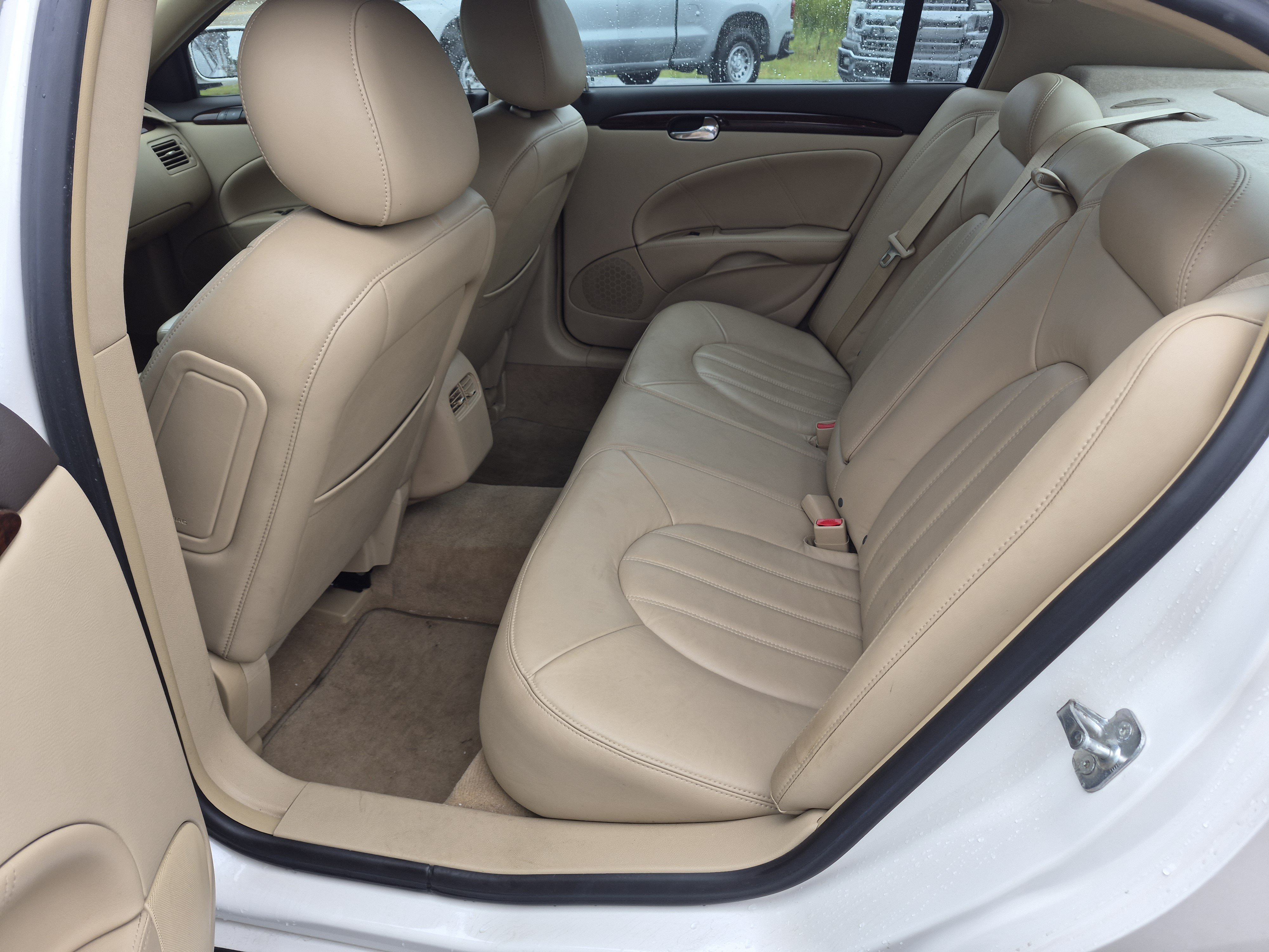 Used 2011 Buick Lucerne CXL FWD image 10
