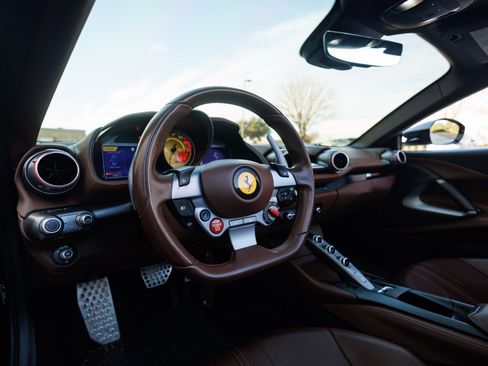 Used 2021 Ferrari 812 GTS image 38