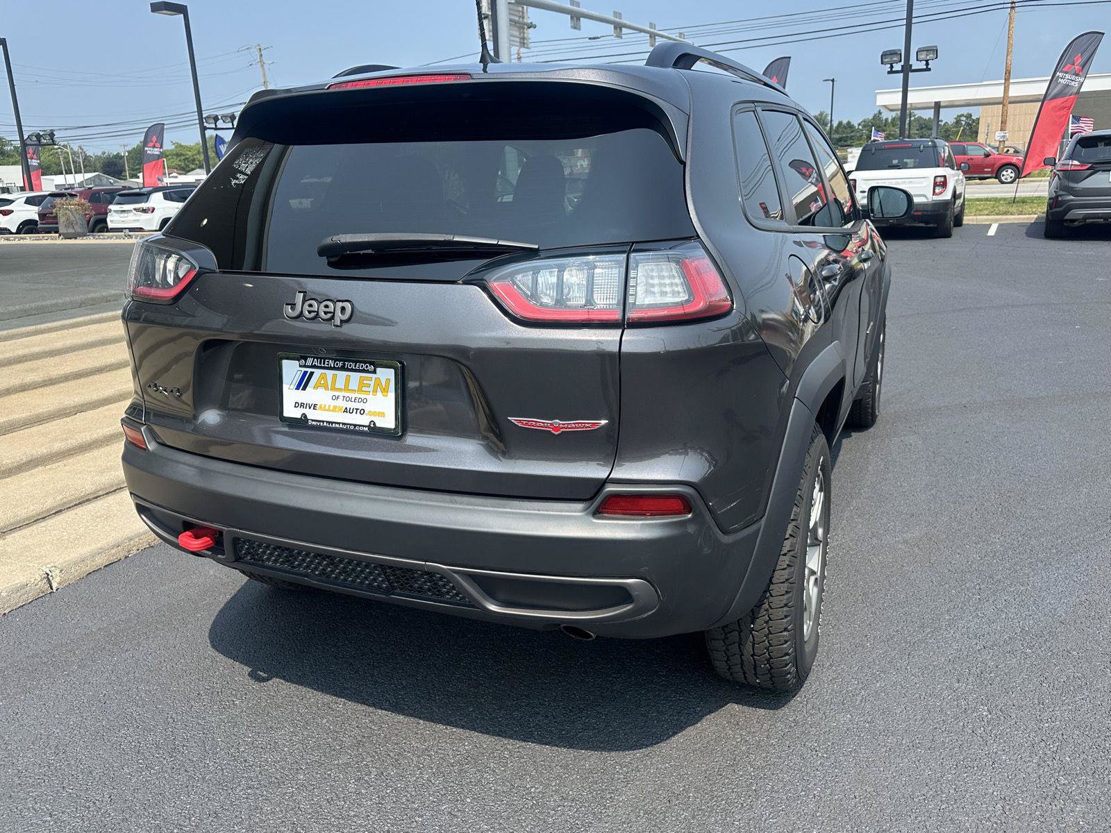 Used 2022 Jeep Cherokee Trailhawk AWD/4WD image 10
