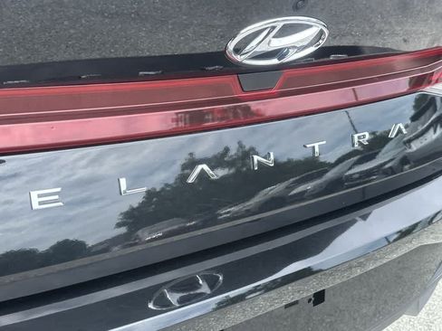 Used 2023 Hyundai Elantra SE FWD image 11