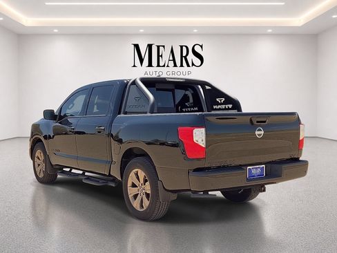 Used 2024 Nissan Titan SV w/ SV Bronze Edition Package RWD image 3