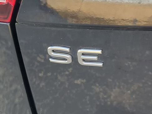 Certified 2023 Volkswagen Tiguan SE R-Line image 10