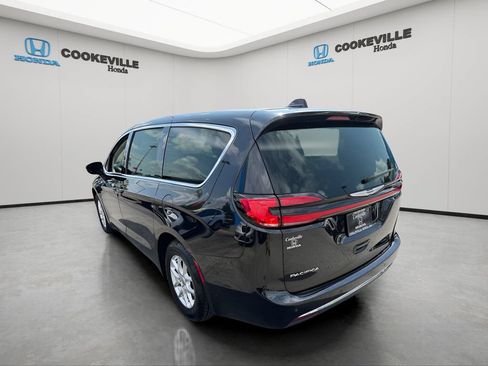 Used 2023 Chrysler Pacifica Touring-L FWD image 10
