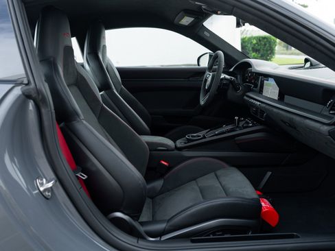 Used 2025 Porsche 911 Carrera 4 GTS image 17