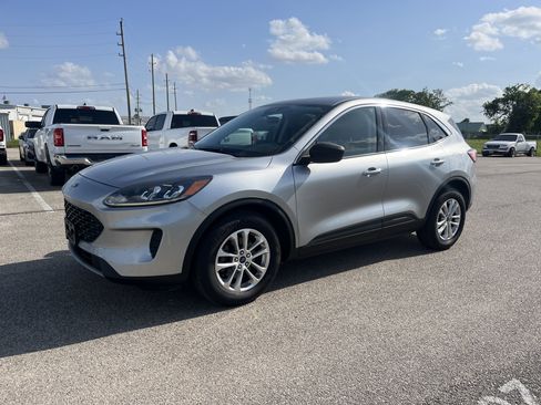Used 2022 Ford Escape SE FWD image 4