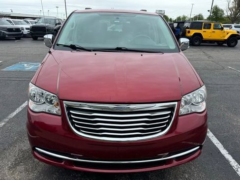 Used 2015 Chrysler Town & Country Touring-L w/ Driver Convenience Group FWD image 2