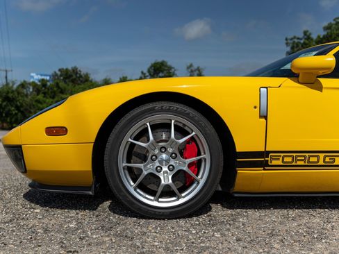 Used 2005 Ford GT RWD image 13