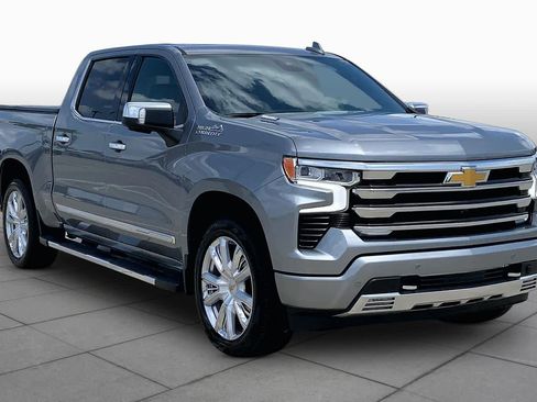 Used 2023 Chevrolet Silverado 1500 High Country w/ High Country Premium Package AWD/4WD image 3