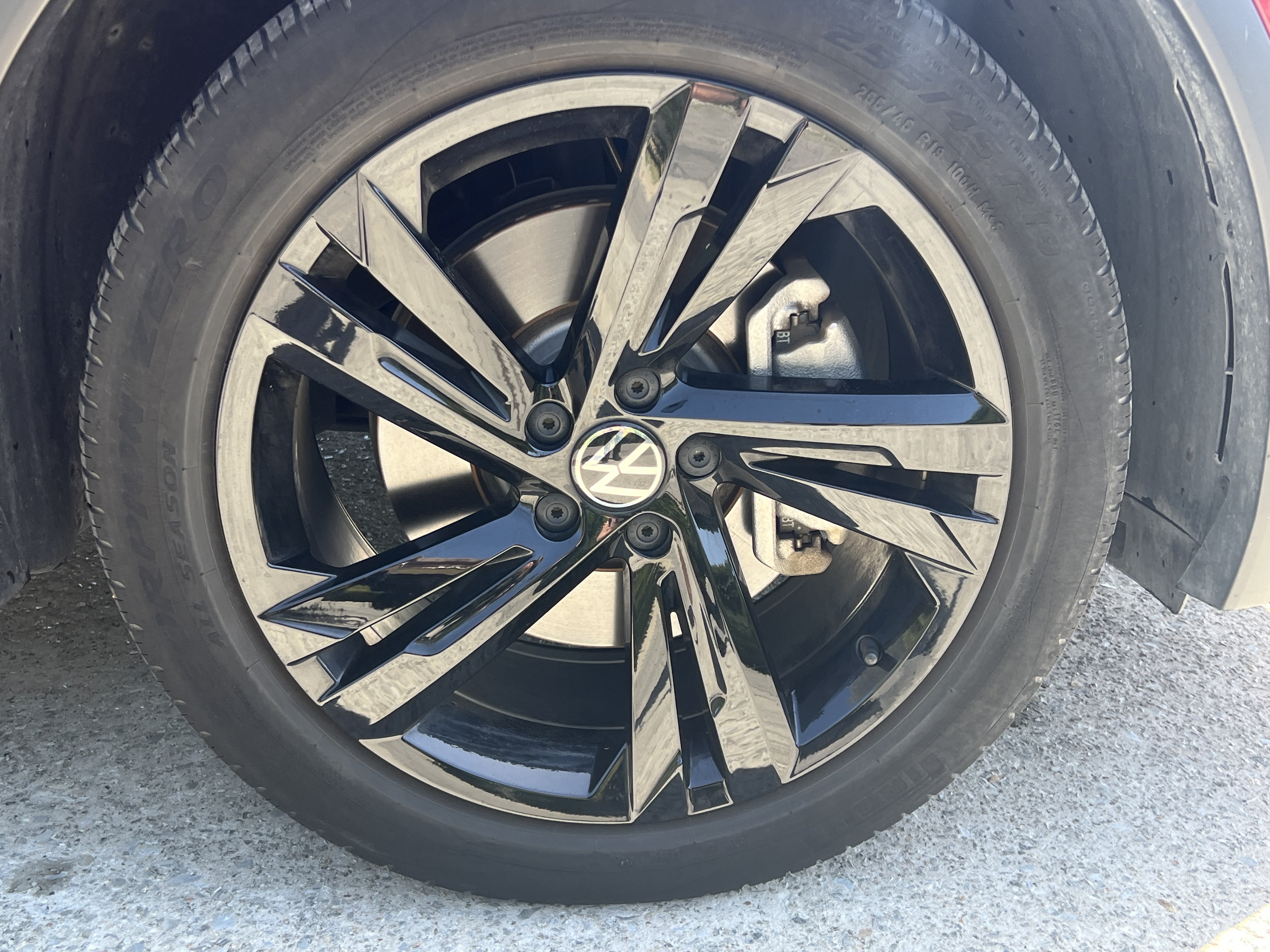 Certified 2024 Volkswagen Tiguan SE R-Line FWD image 11