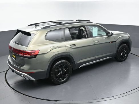 Used 2025 Volkswagen Atlas Peak Edition SE AWD/4WD image 39