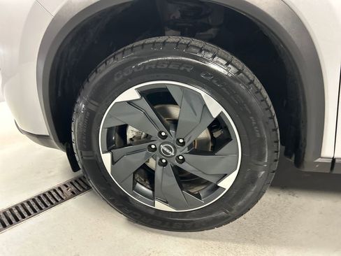 Used 2025 Nissan Rogue SV AWD/4WD image 9