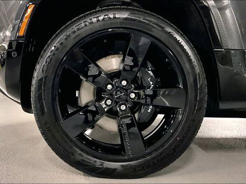 New 2026 Land Rover Defender 90 V8 AWD/4WD image 10