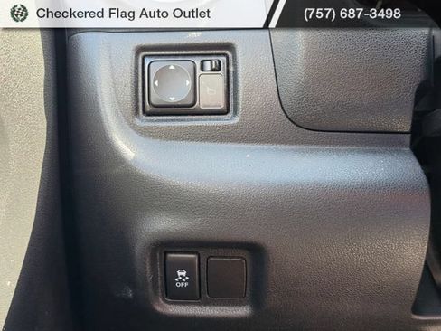 Used 2016 Nissan Versa Note SV FWD image 9
